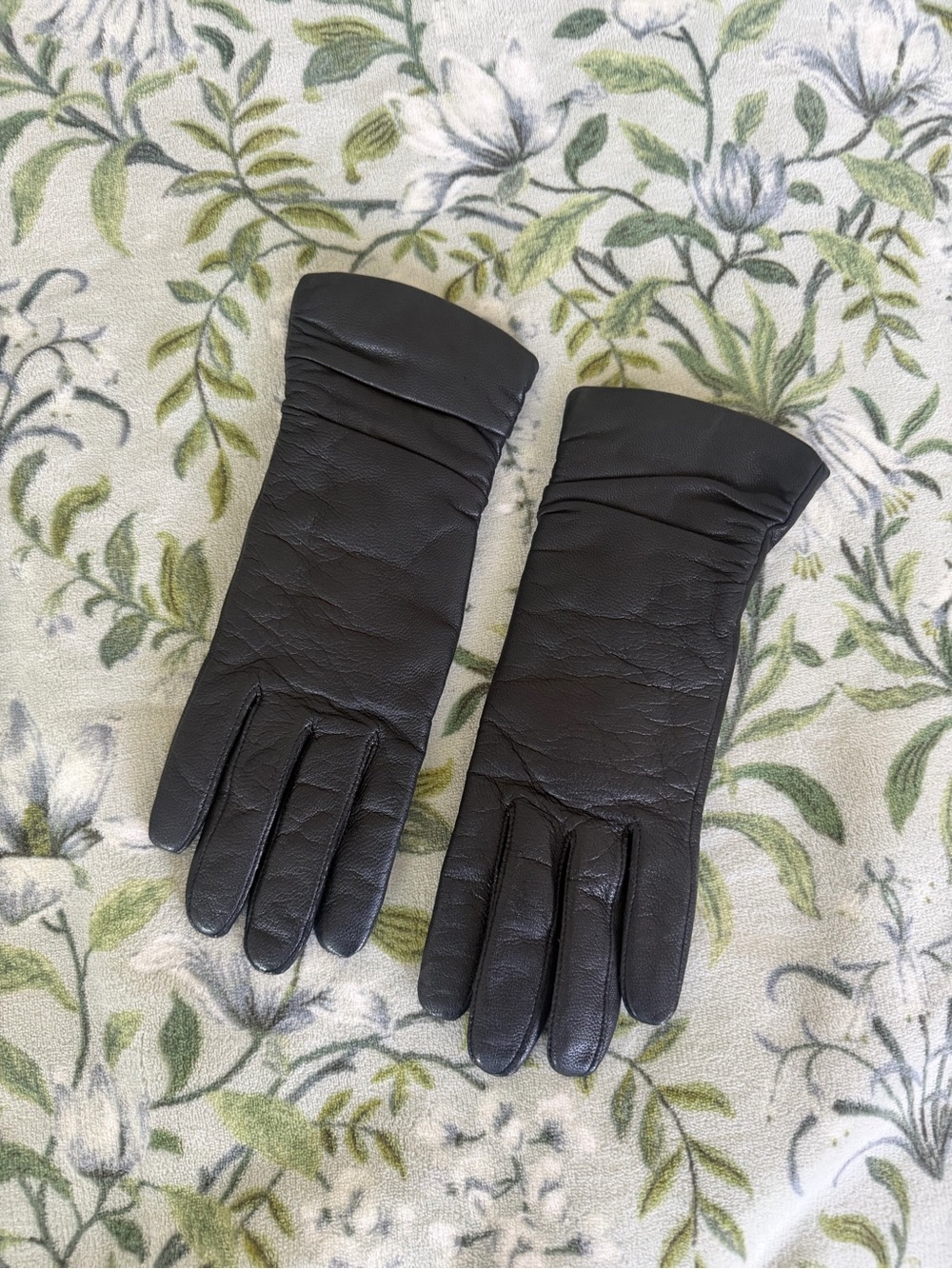 Women's Black Leather Gloves with Subtle Ruched Detail Small